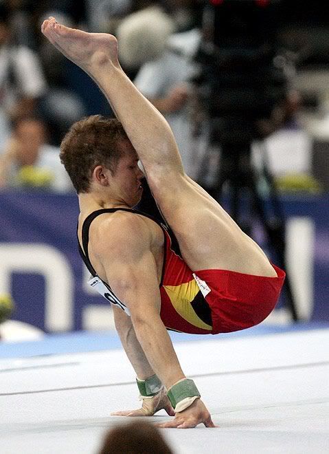 Забавные фотографии с чемпионата мира по спортивной гимнастике в Штутгарте (11 фото)