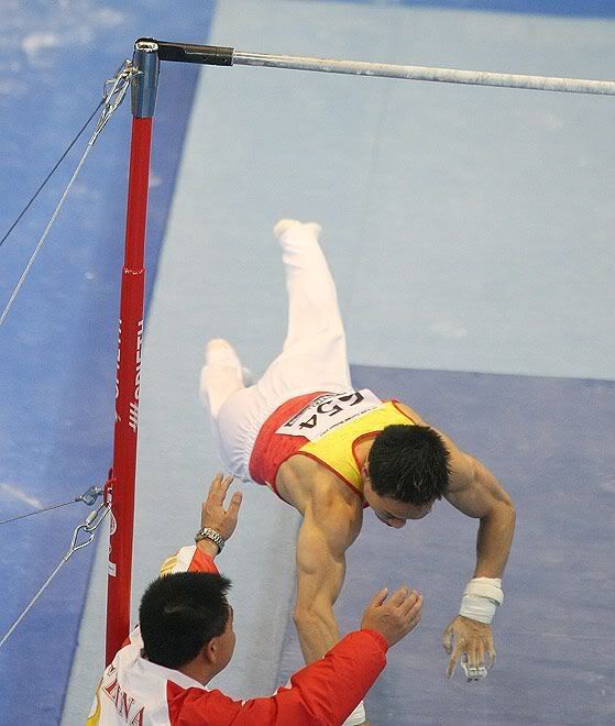 Забавные фотографии с чемпионата мира по спортивной гимнастике в Штутгарте (11 фото)
