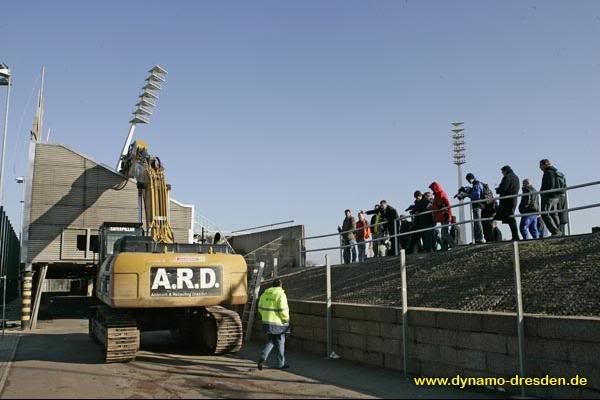 Tribuna12dresde.jpg