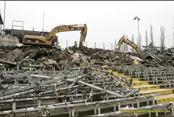 Tribuna4dresde.jpg