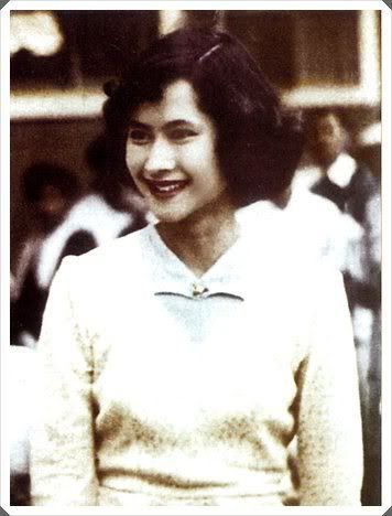 ไว้อาลัยแด่สมเด็จพระพี่นางเธอฯ และ เถ้าแก่สู่ขอ แต่ทิ้งลูกไว้เดียวดาย