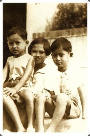 ไว้อาลัยแด่สมเด็จพระพี่นางเธอฯ และ เถ้าแก่สู่ขอ แต่ทิ้งลูกไว้เดียวดาย