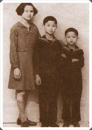 ไว้อาลัยแด่สมเด็จพระพี่นางเธอฯ และ เถ้าแก่สู่ขอ แต่ทิ้งลูกไว้เดียวดาย