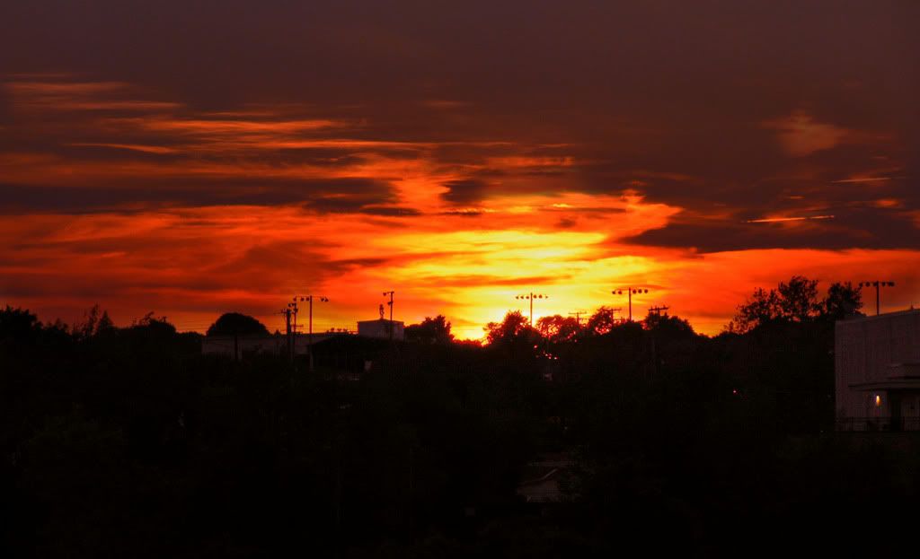 IMAGE: http://i227.photobucket.com/albums/dd38/kasper27f/sunset.jpg