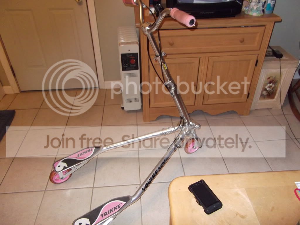 有关以下物品的详细资料: trikke 6 3cv 3-wheeled carving scooter